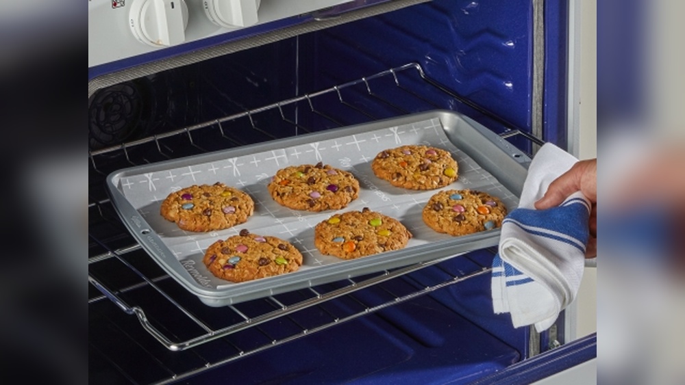 Are You Supposed To Put Wax Paper In The Oven: Essential Safety Tips