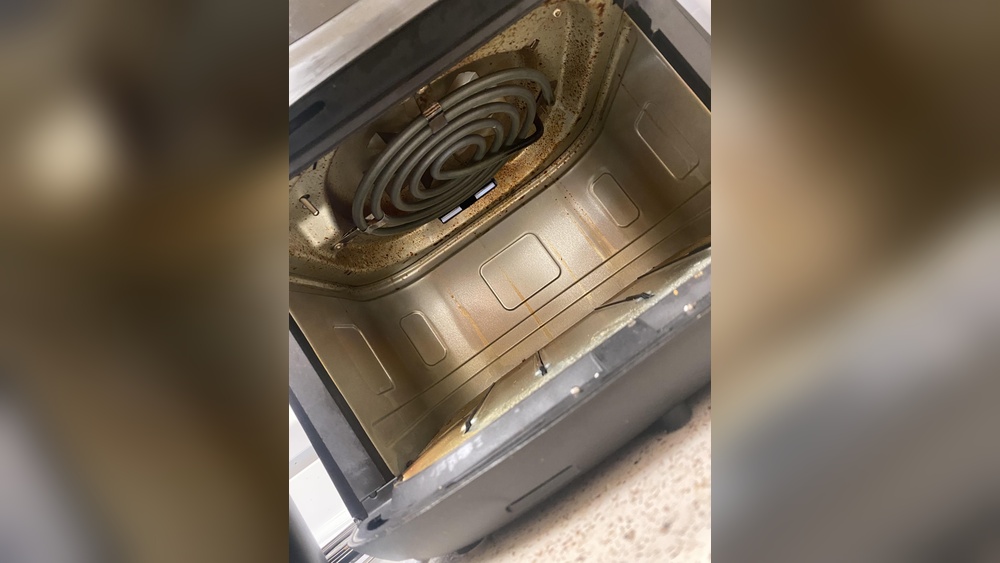 How Do You Clean The Inside Of An Air Fryer: Easy & Effective Tips