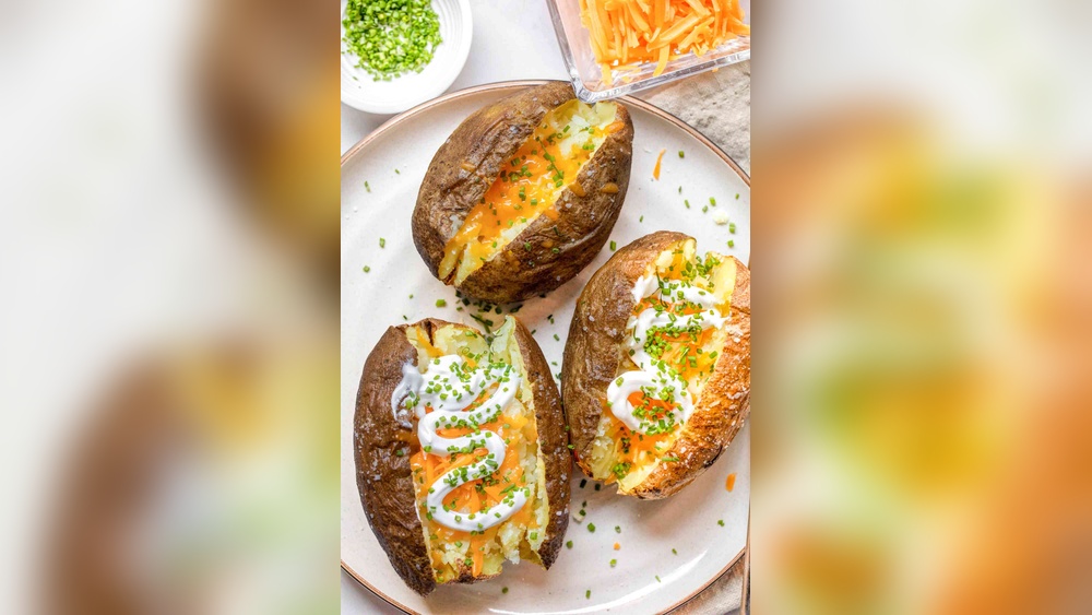 How Do You Cook A Baked Potato In A Microwave: Quick & Easy Guide