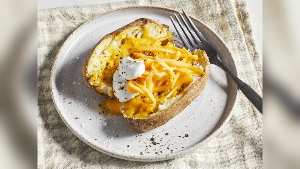 How Do You Cook A Baked Potato In The Microwave: Quick & Easy Guide