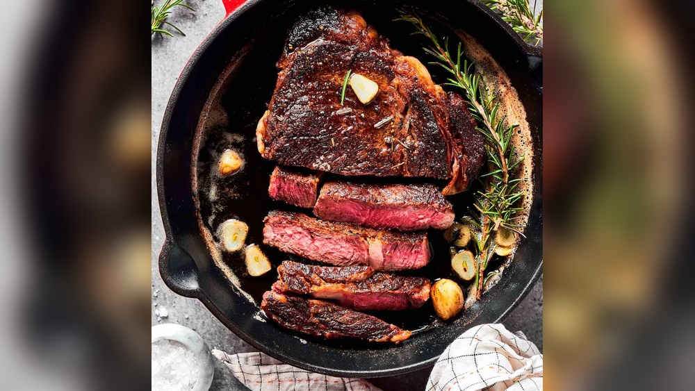 How Do You Cook Steak In A Cast Iron Skillet: Perfect Juicy Tips