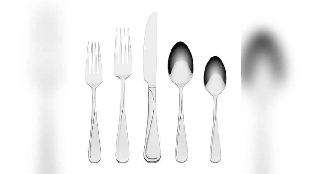 Oneida Soar 65-Piece Silverware Set Review: Durable & Dishwasher Safe